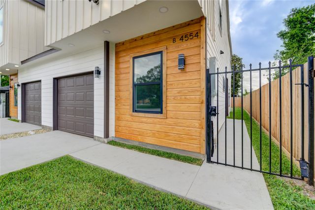 4554 Newberry Street A, Houston, TX 77051