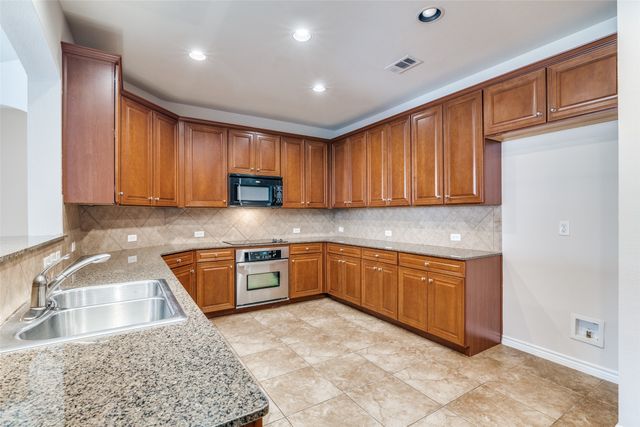 5813 Stone Mountain Road, The Colony, TX 75056