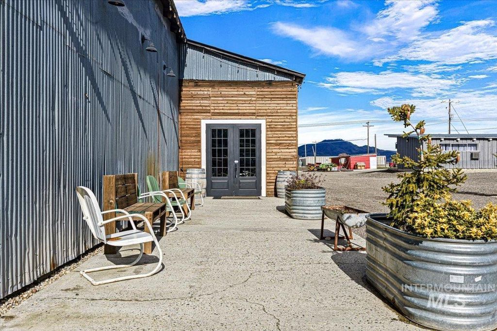 2731 Cherry Ln, Emmett, ID 83617