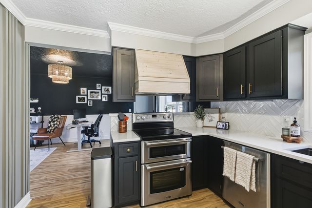 4322 W LOMBARD Street, Davenport, IA 52804