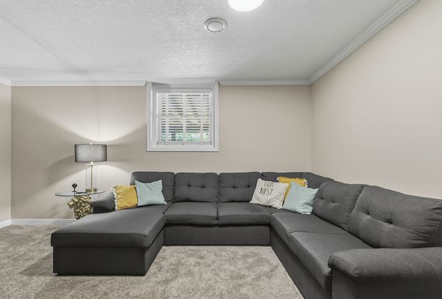 4322 W LOMBARD Street, Davenport, IA 52804