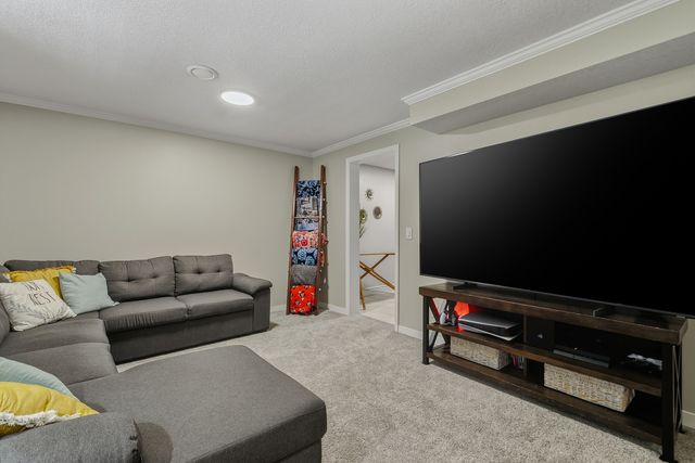 4322 W LOMBARD Street, Davenport, IA 52804