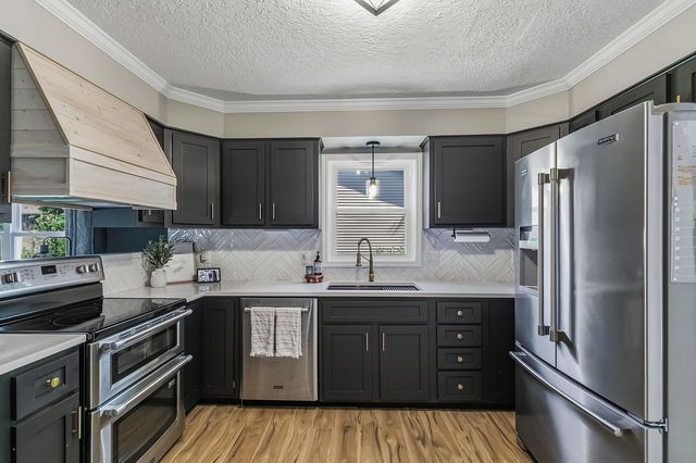 4322 W LOMBARD Street, Davenport, IA 52804