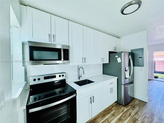 609 NW 2nd Ave 1, Hallandale Beach, FL 33009