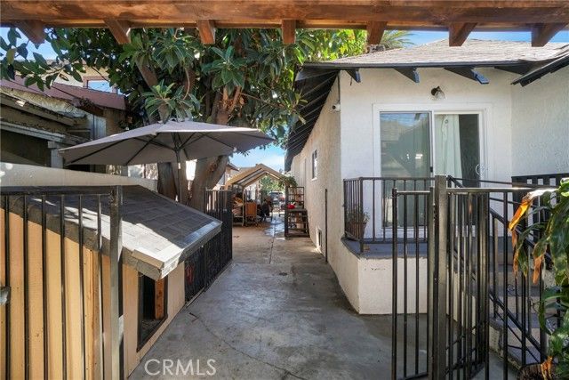 919 W 49th, Los Angeles, CA 90037