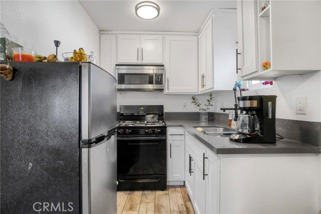 919 W 49th, Los Angeles, CA 90037