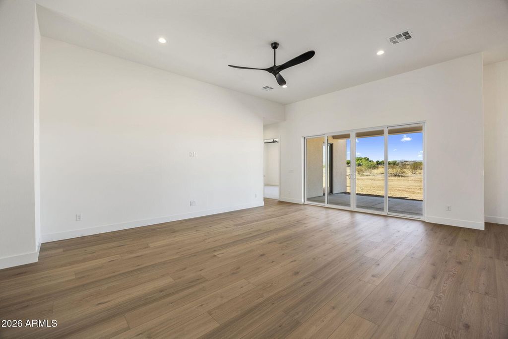 Image 18 of property listing at 22272 W ROY ROGERS Road, Wittmann, AZ 85361
