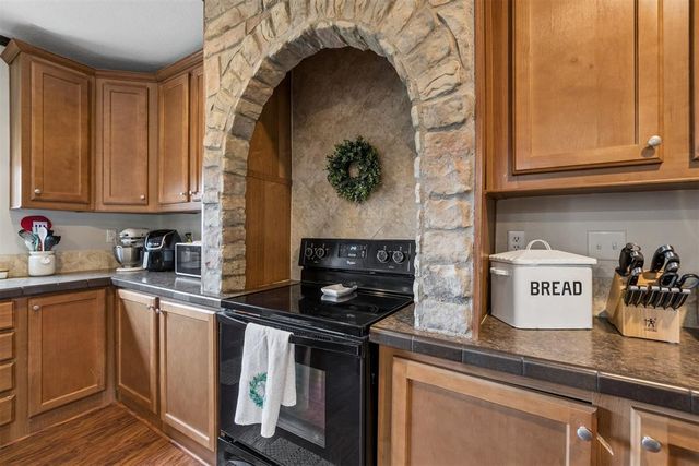 10170 E Post Oak Road, Noble, OK 73068