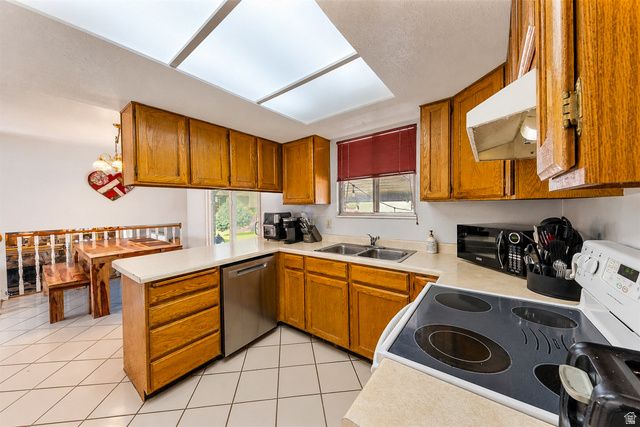 9990 ALBURY RD, Sandy, UT 84092