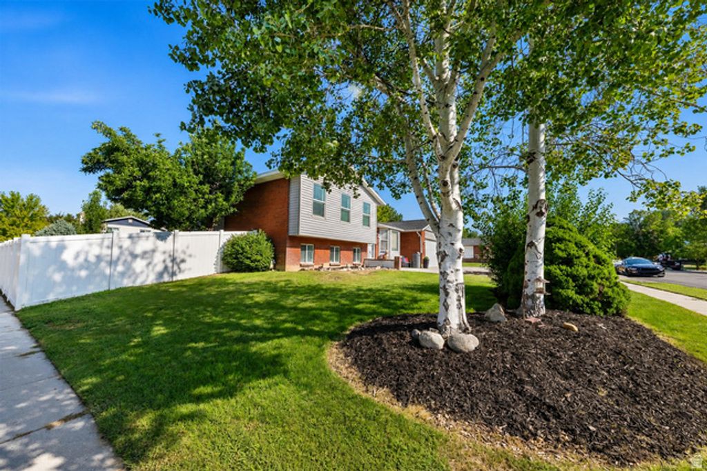 9990 ALBURY RD, Sandy, UT 84092 — photo 2