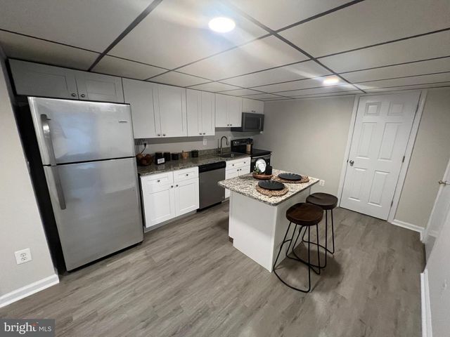 1 CARRIAGE LAMP CT, Baltimore, MD 21234