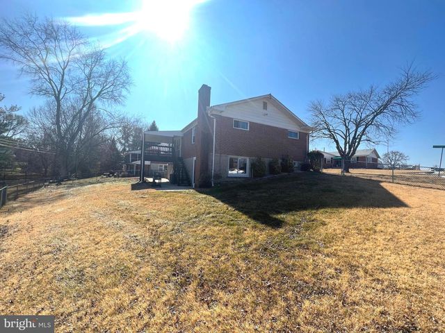 1 CARRIAGE LAMP CT, Baltimore, MD 21234