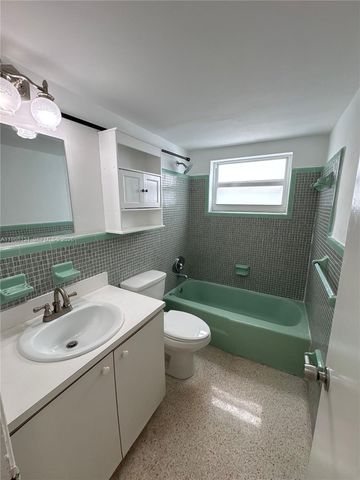 2429 SW 9th St 7, Miami, FL 33135