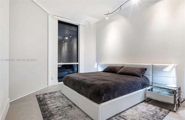 21205 Yacht Club Drive 304, Aventura, FL 33180