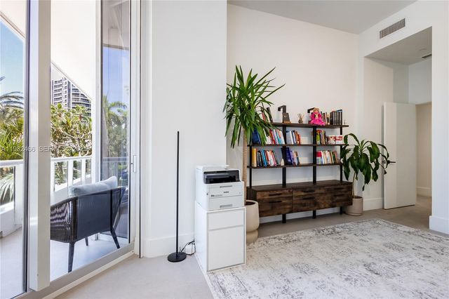 21205 Yacht Club Drive 304, Aventura, FL 33180