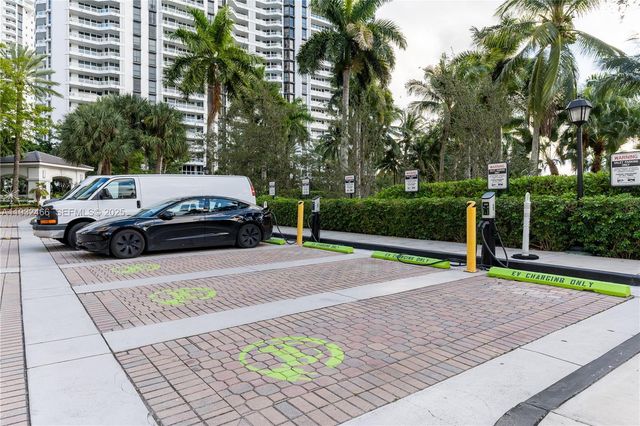 21205 Yacht Club Drive 304, Aventura, FL 33180