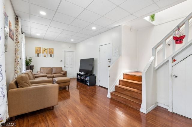 9 Lombardy Pl, Maplewood Twp., NJ 07040