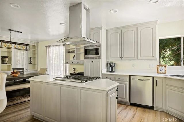 28670 Shenandoah Drive, Lake Arrowhead, CA 92352