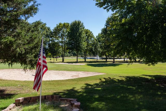 2633 E Joyce Boulevard, Fayetteville, AR 72703
