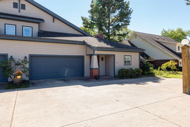 2633 E Joyce Boulevard, Fayetteville, AR 72703