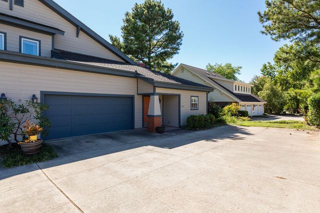 2633 E Joyce Boulevard, Fayetteville, AR 72703