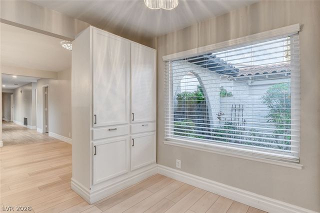 2216 Plaza Del Robles, Las Vegas, NV 89102