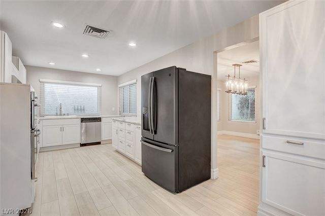 2216 Plaza Del Robles, Las Vegas, NV 89102