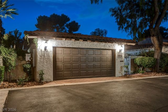 2216 Plaza Del Robles, Las Vegas, NV 89102
