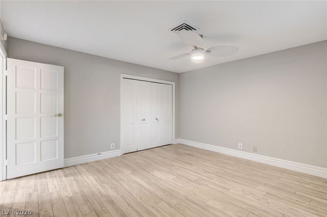 2216 Plaza Del Robles, Las Vegas, NV 89102