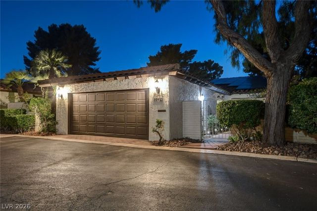 2216 Plaza Del Robles, Las Vegas, NV 89102