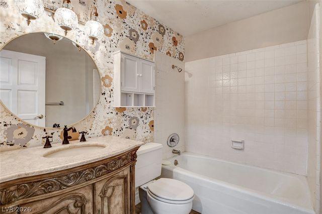 2216 Plaza Del Robles, Las Vegas, NV 89102