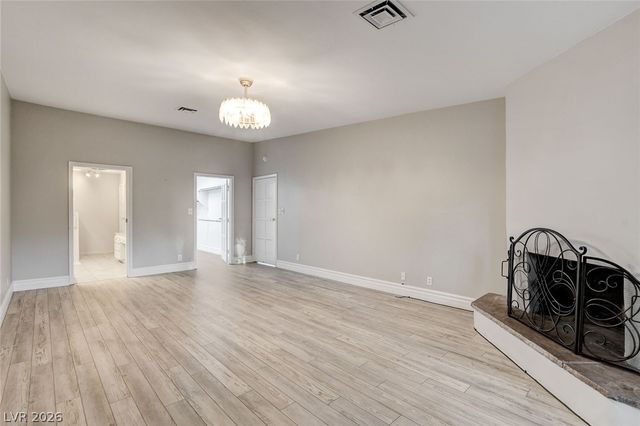 2216 Plaza Del Robles, Las Vegas, NV 89102