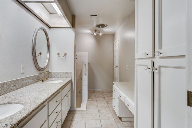 2216 Plaza Del Robles, Las Vegas, NV 89102