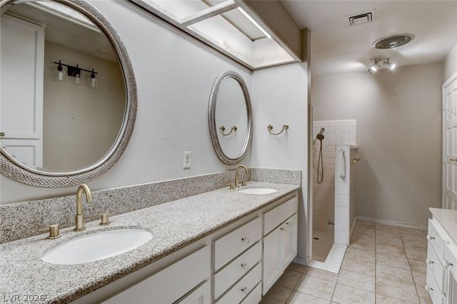 2216 Plaza Del Robles, Las Vegas, NV 89102