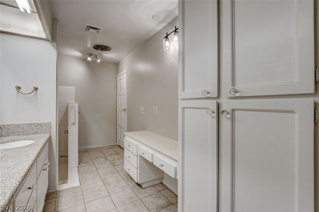 2216 Plaza Del Robles, Las Vegas, NV 89102