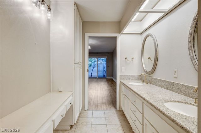 2216 Plaza Del Robles, Las Vegas, NV 89102