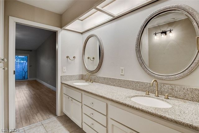 2216 Plaza Del Robles, Las Vegas, NV 89102