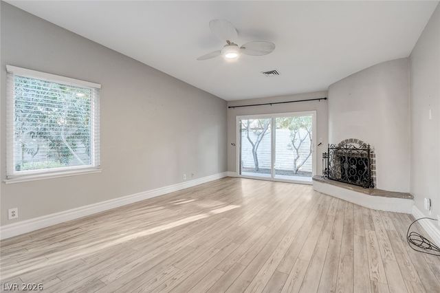 2216 Plaza Del Robles, Las Vegas, NV 89102