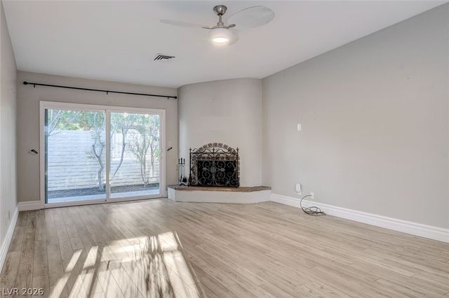 2216 Plaza Del Robles, Las Vegas, NV 89102
