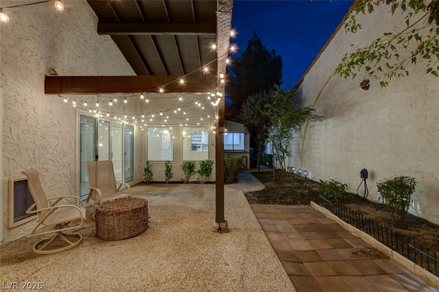 2216 Plaza Del Robles, Las Vegas, NV 89102