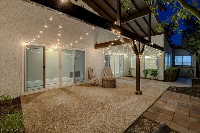 2216 Plaza Del Robles, Las Vegas, NV 89102
