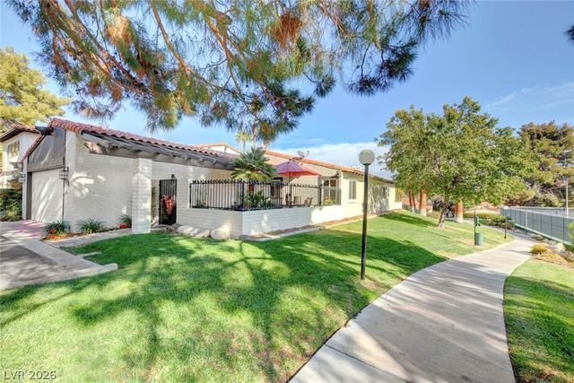 2216 Plaza Del Robles, Las Vegas, NV 89102