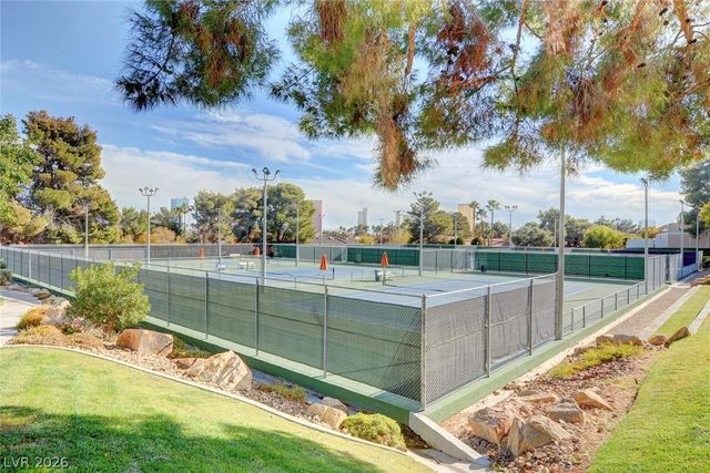 2216 Plaza Del Robles, Las Vegas, NV 89102