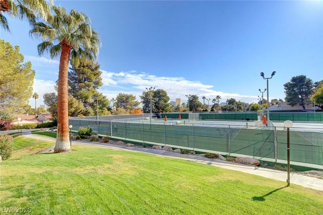 2216 Plaza Del Robles, Las Vegas, NV 89102