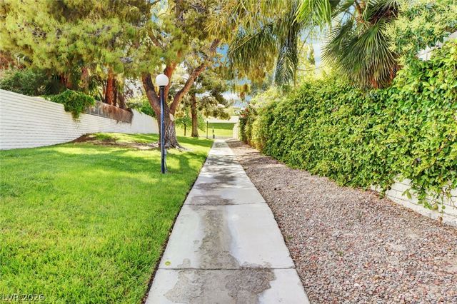 2216 Plaza Del Robles, Las Vegas, NV 89102