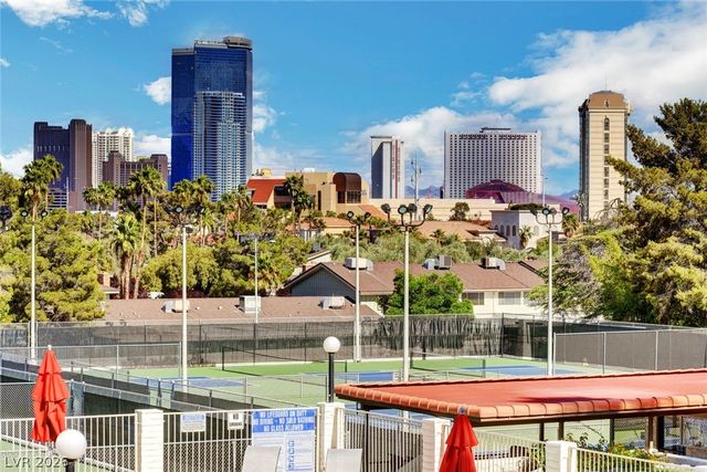 2216 Plaza Del Robles, Las Vegas, NV 89102