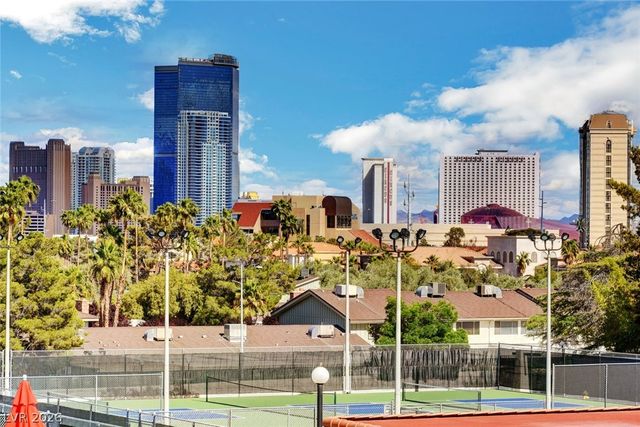 2216 Plaza Del Robles, Las Vegas, NV 89102