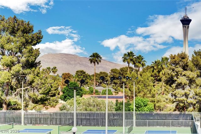 2216 Plaza Del Robles, Las Vegas, NV 89102