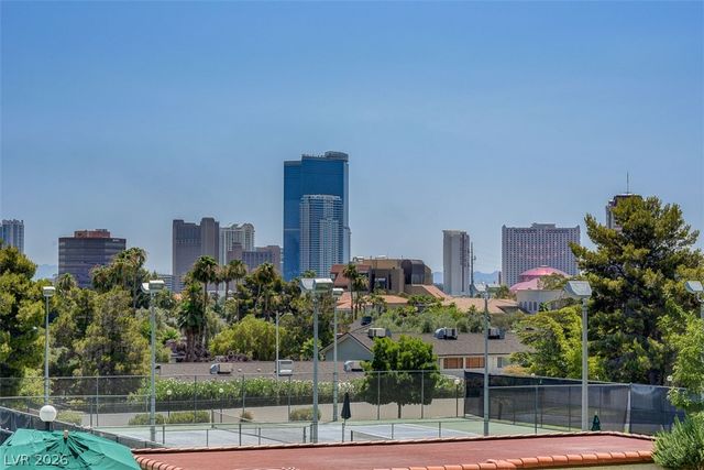 2216 Plaza Del Robles, Las Vegas, NV 89102