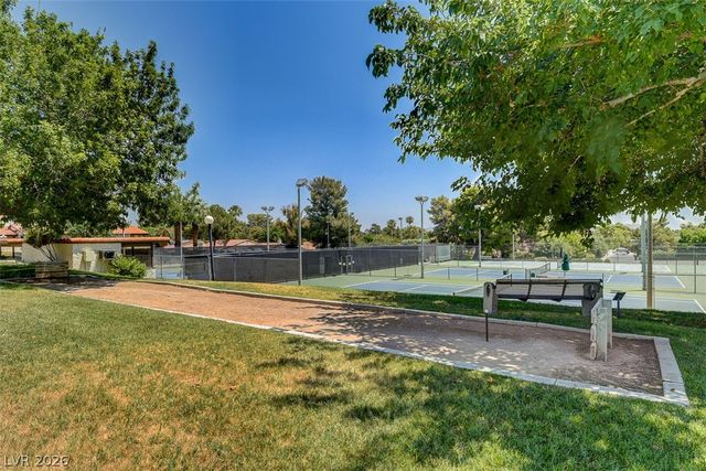 2216 Plaza Del Robles, Las Vegas, NV 89102